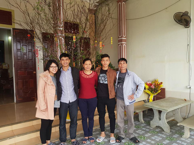 Tết của U23: Người khoe ảnh lãng mạn với bạn gái, người vui vẻ sum họp bên gia đình